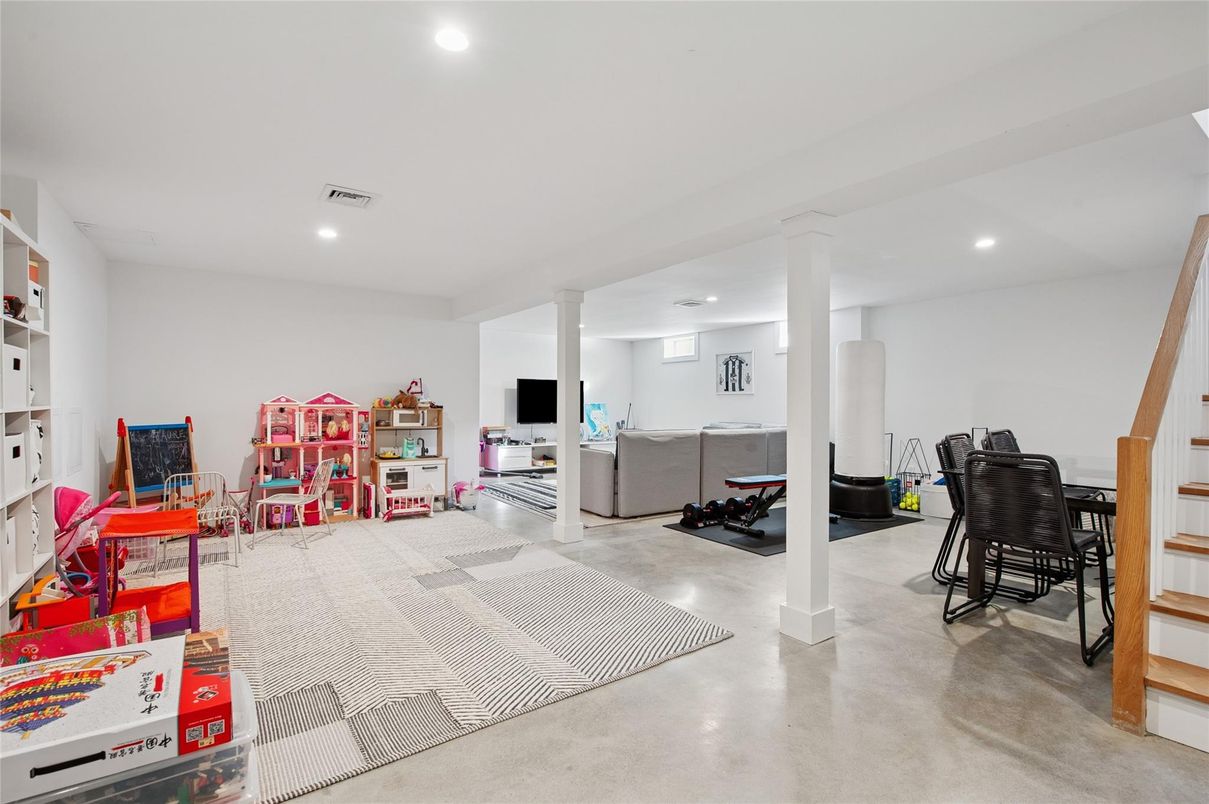 Fitness Equipment, Interior, Recessed Lighting