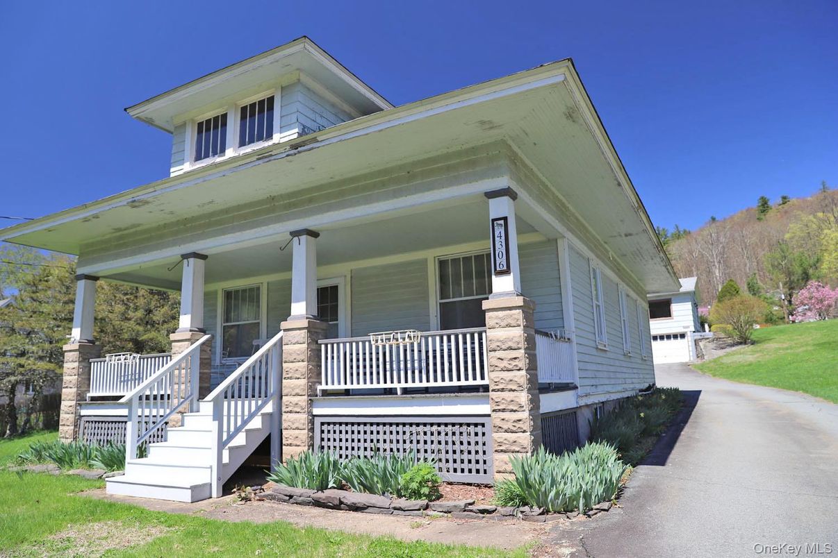 Exterior, Facade, American Craftsman