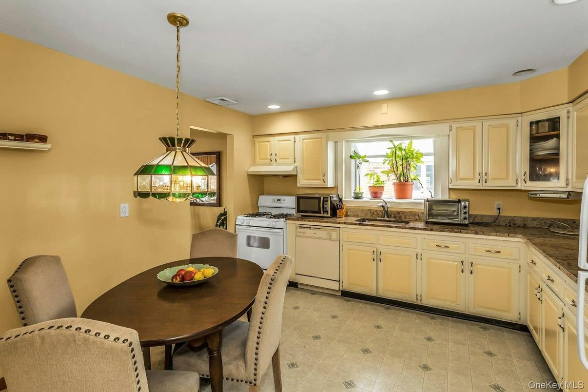 Dining room, Interior, Kitchen, Pendant Lights, Recessed Lighting