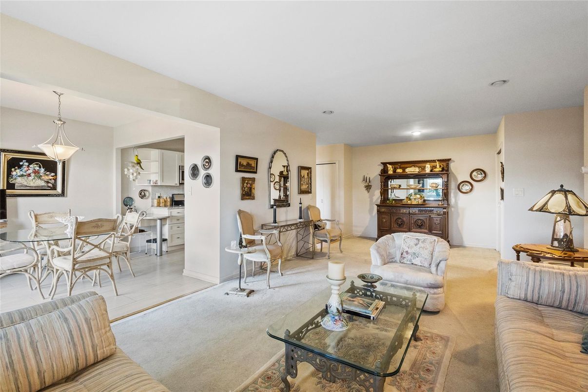 Dining room, Interior, Living room, Pendant Lights, Recessed Lighting