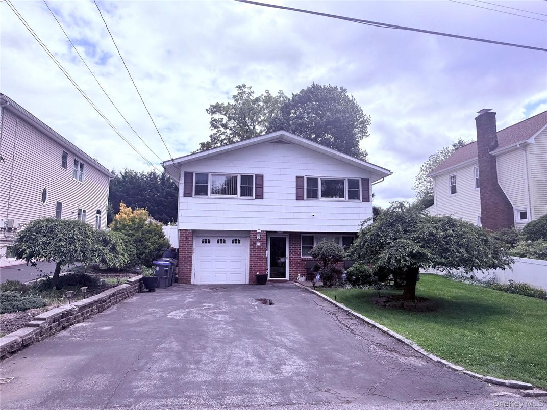 Attached, Exterior, Facade, Brick Facade, Split Level