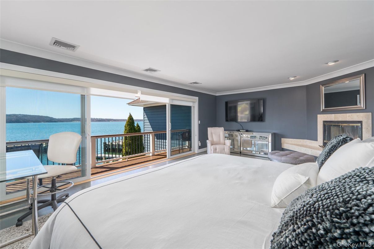 Bedroom, Fireplace, Interior, Recessed Lighting, Water