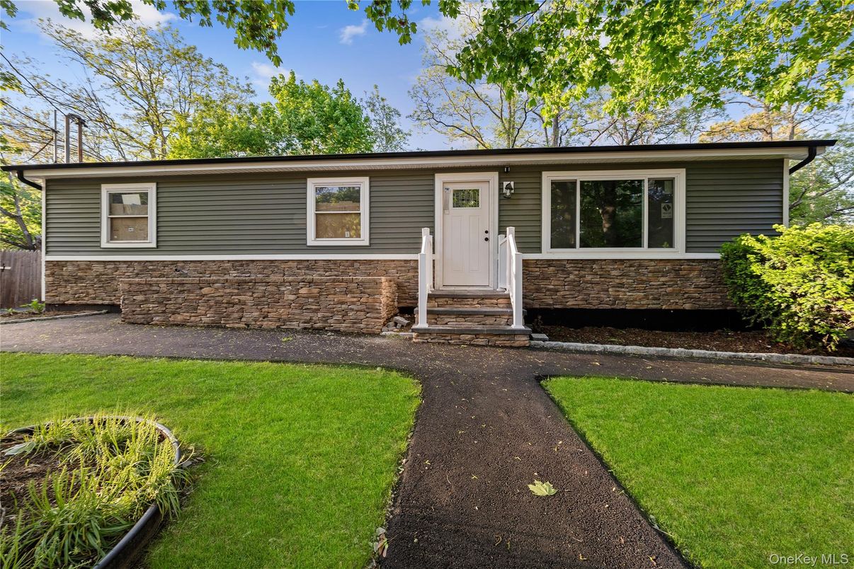 Exterior, Facade, Cape Cod