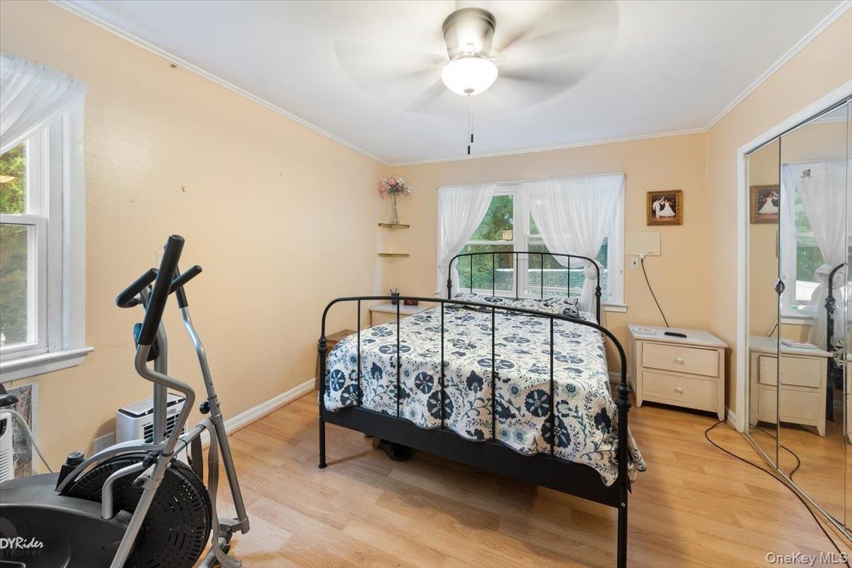 Bedroom, Fitness Equipment, Interior, Wood Texture Flooring