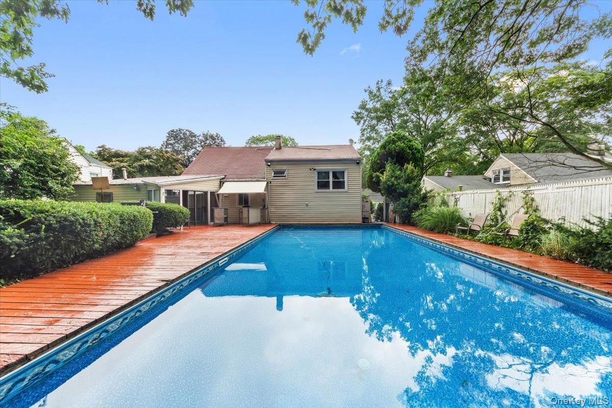 Exterior, Pool