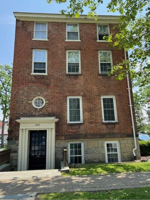 Exterior, Facade, Brick Facade, Georgian