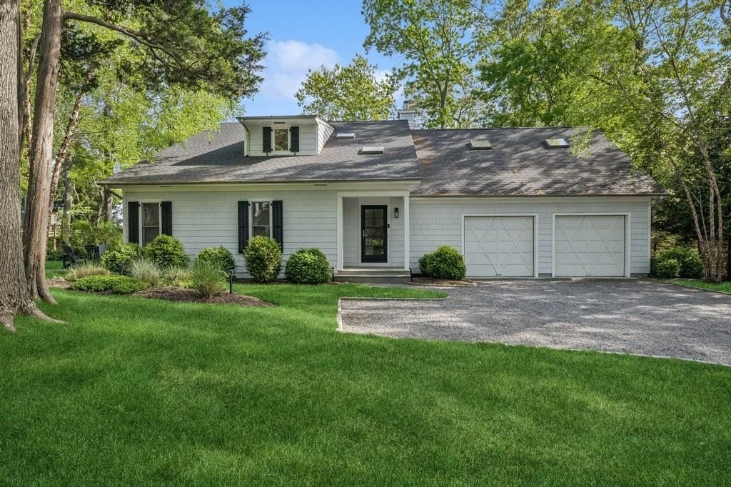 Attached, Exterior, Facade, Cape Cod