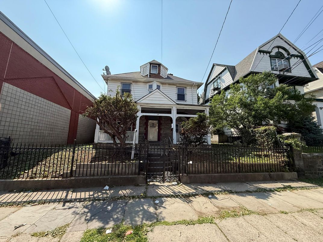 Exterior, Facade, Queen Anne Victorian