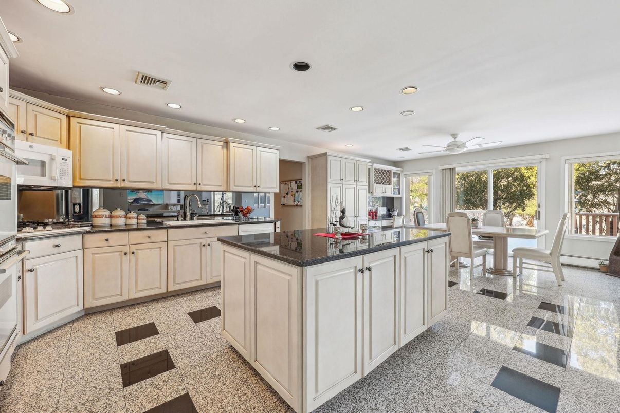 Dining room, Interior, Kitchen, Recessed Lighting, Stainless Steel Appliances