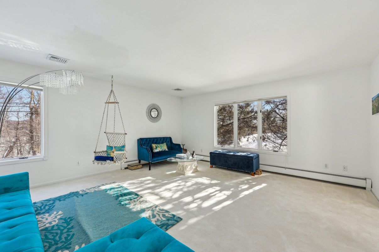 Chandelier, Interior, Living room