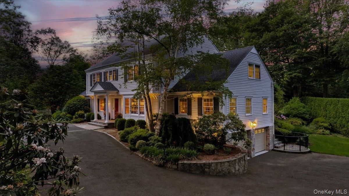 Attached, Backyard, Exterior, Facade, Queen Anne Victorian