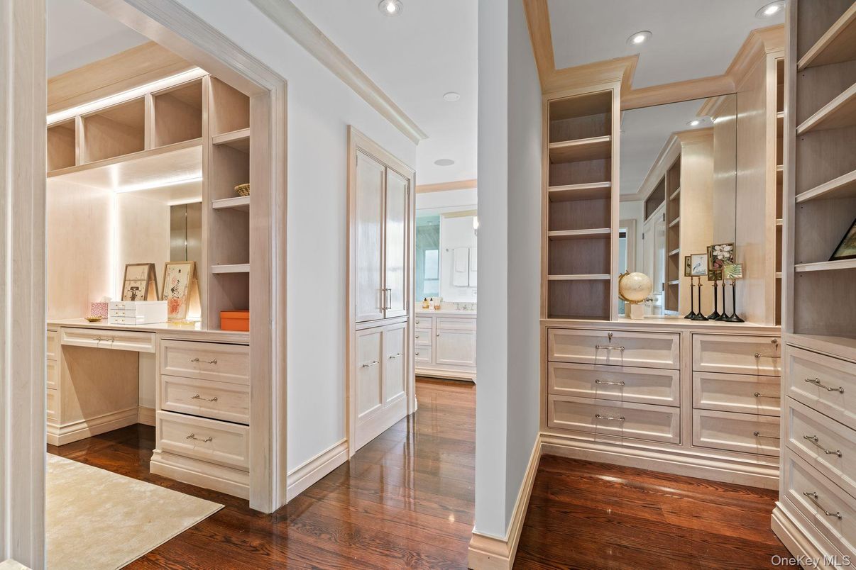 Interior, Recessed Lighting, Walk-in Closets, Wood Texture Flooring