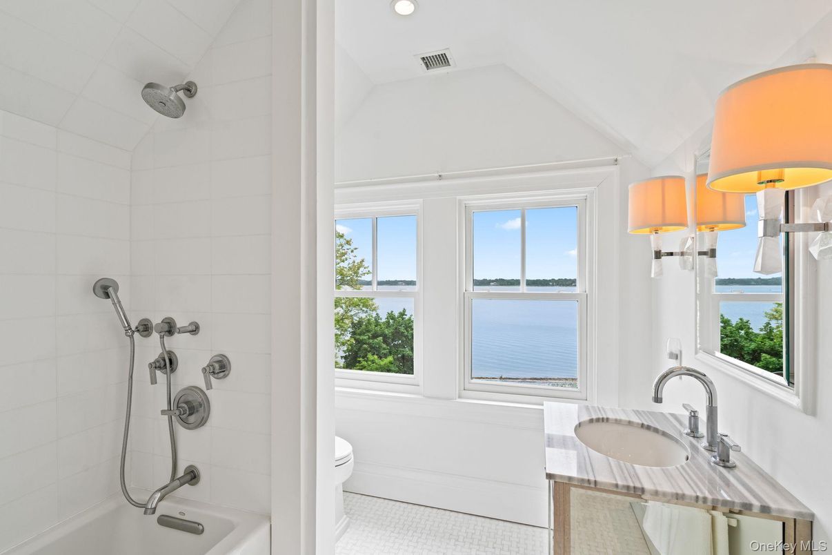 Bathroom, Interior, Recessed Lighting, Water