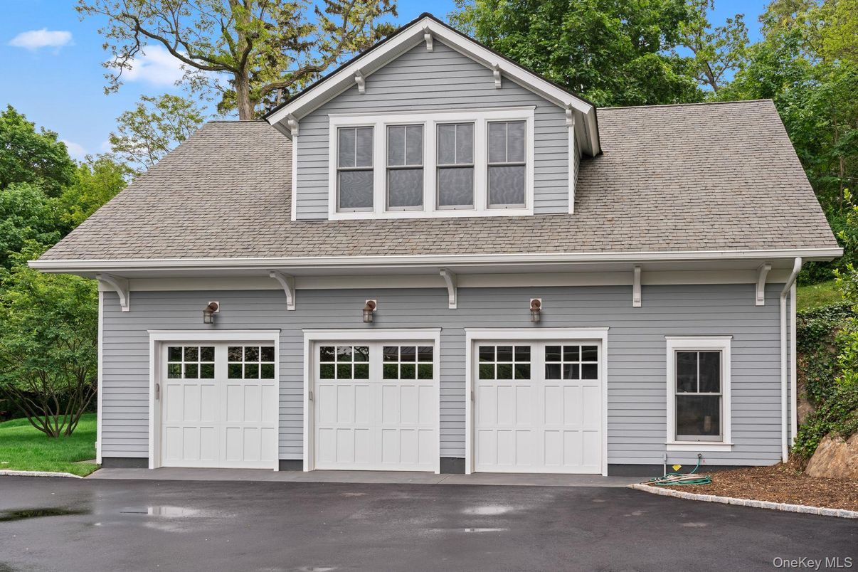 Attached, Exterior, Facade, Ranch