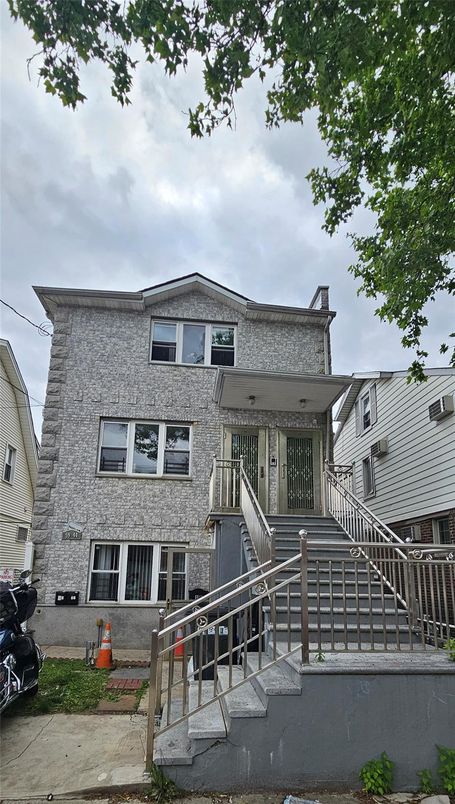 Exterior, Facade, Brick Facade, Rowhouse