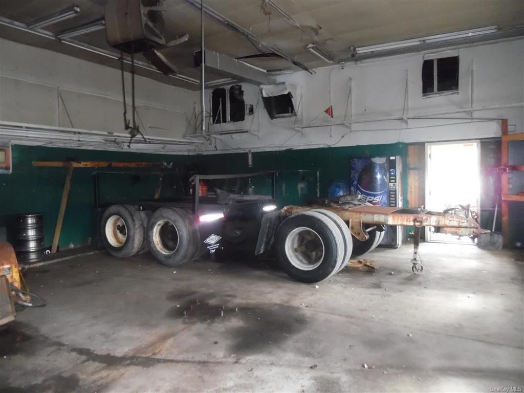 Garage, Interior