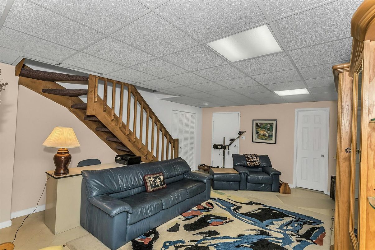 Fitness Equipment, Interior, Living room, Recessed Lighting