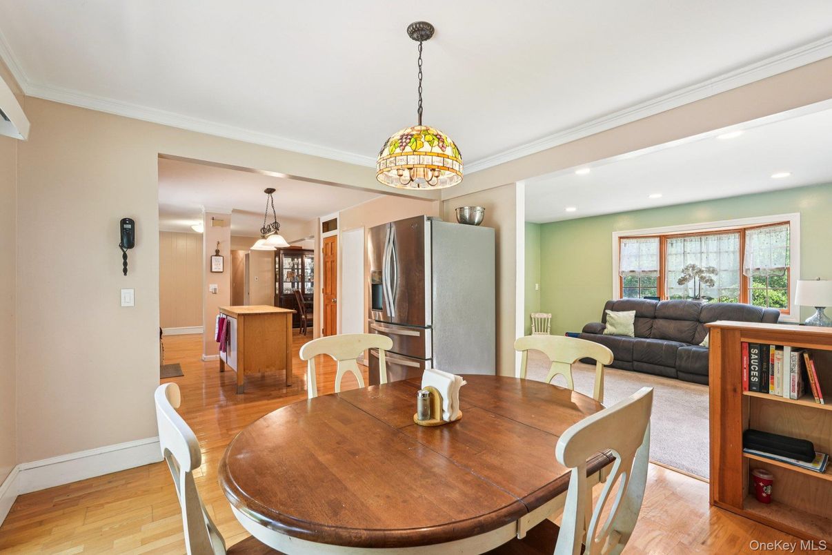 Dining room, Interior, Living room, Pendant Lights, Recessed Lighting, Wood Texture Flooring