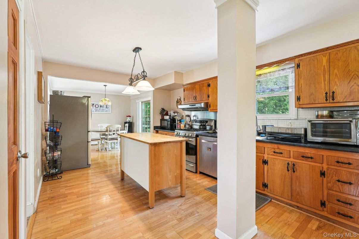 Dining room, Interior, Kitchen, Pendant Lights, Wood Texture Flooring