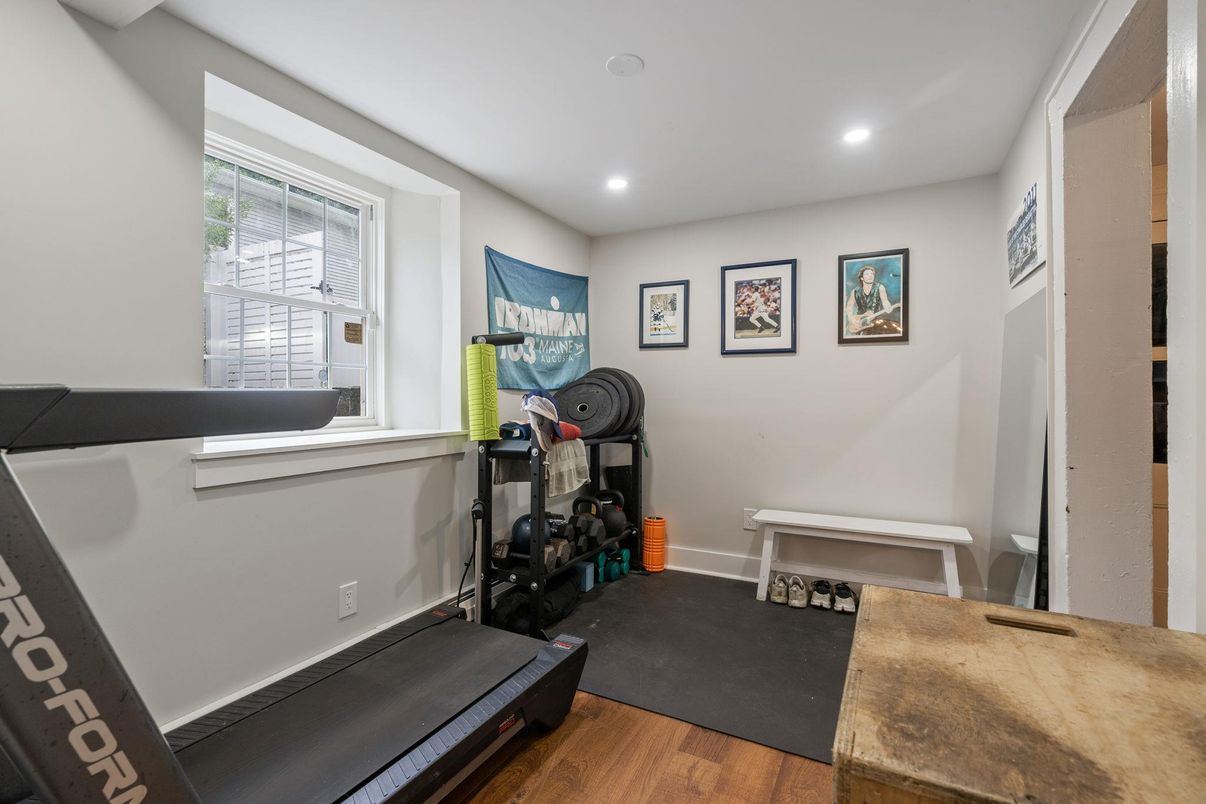 Fitness Equipment, Interior, Recessed Lighting, Wood Texture Flooring