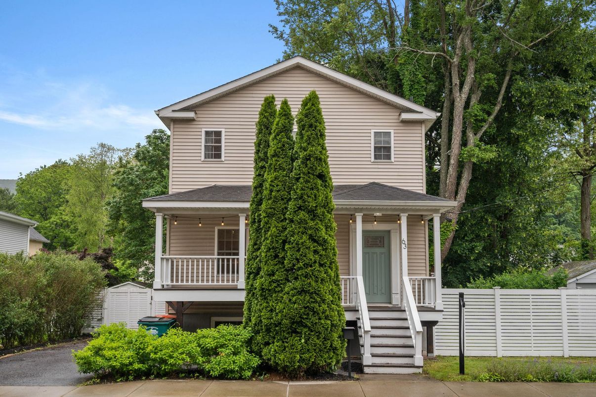 Exterior, Facade, American Foursquare