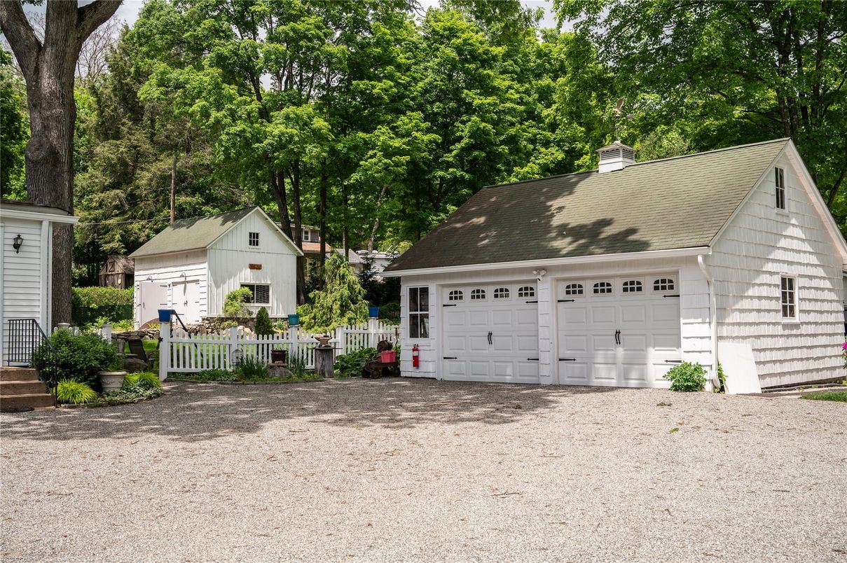 Detached Garage, Exterior