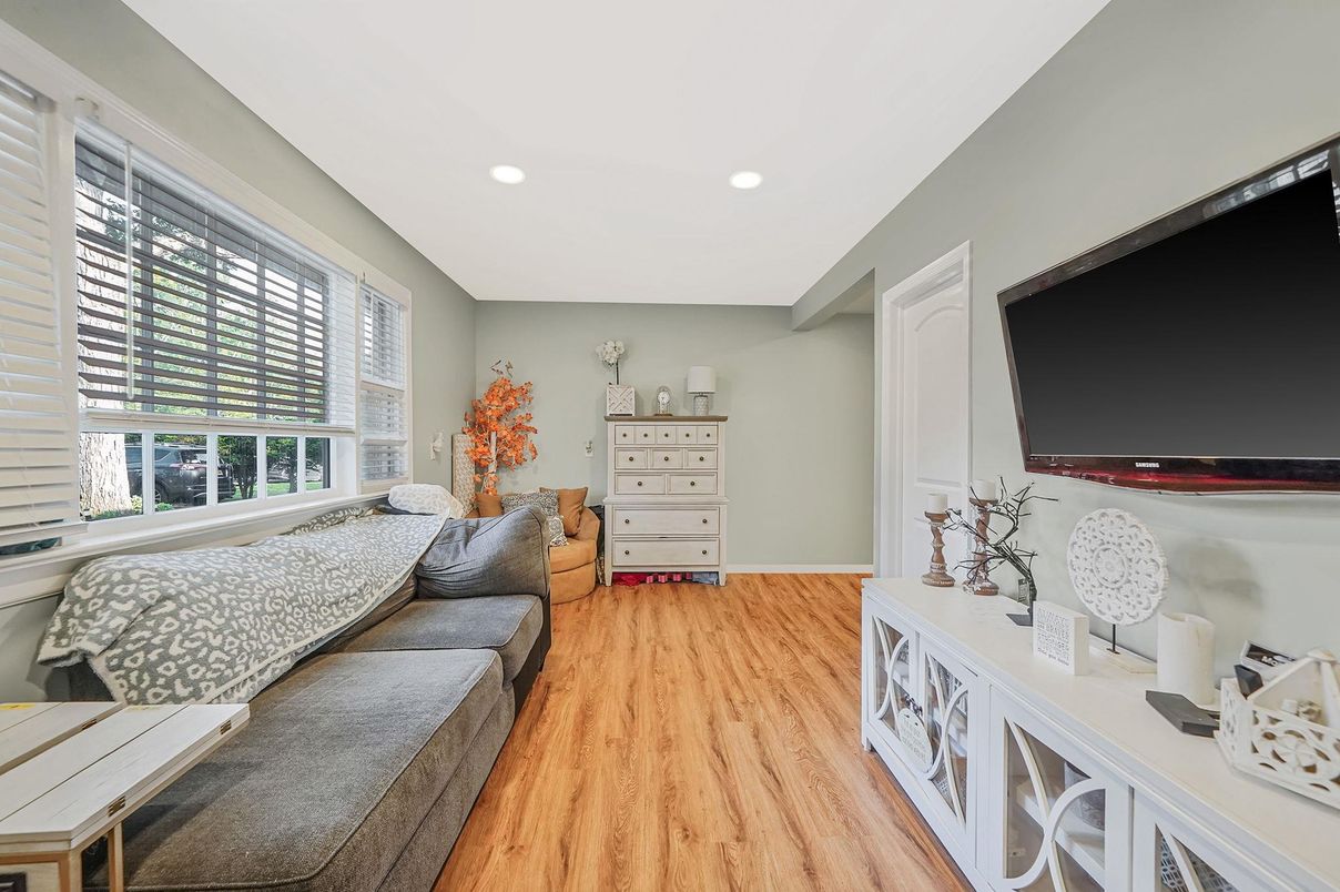 Interior, Living room, Recessed Lighting, Wood Texture Flooring