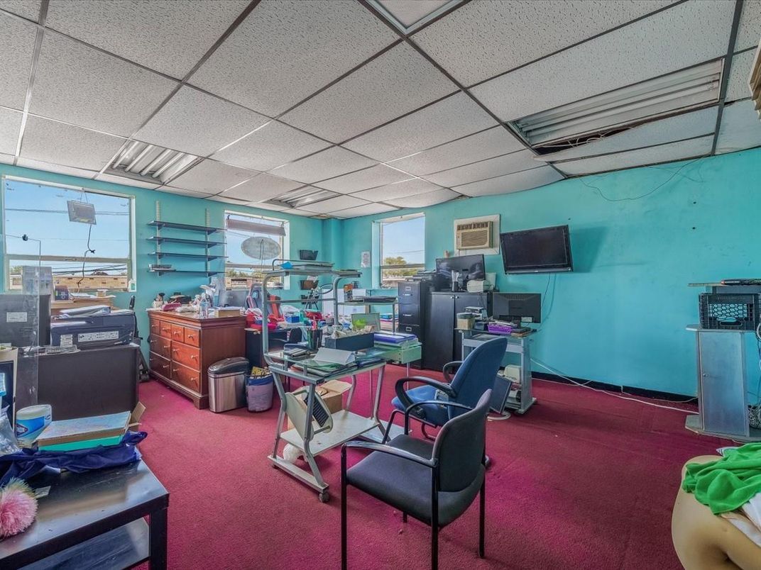 Home Office, Interior