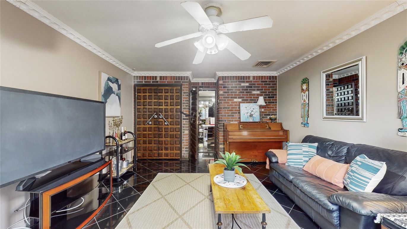 Interior, Living room, Piano, Stone Walls
