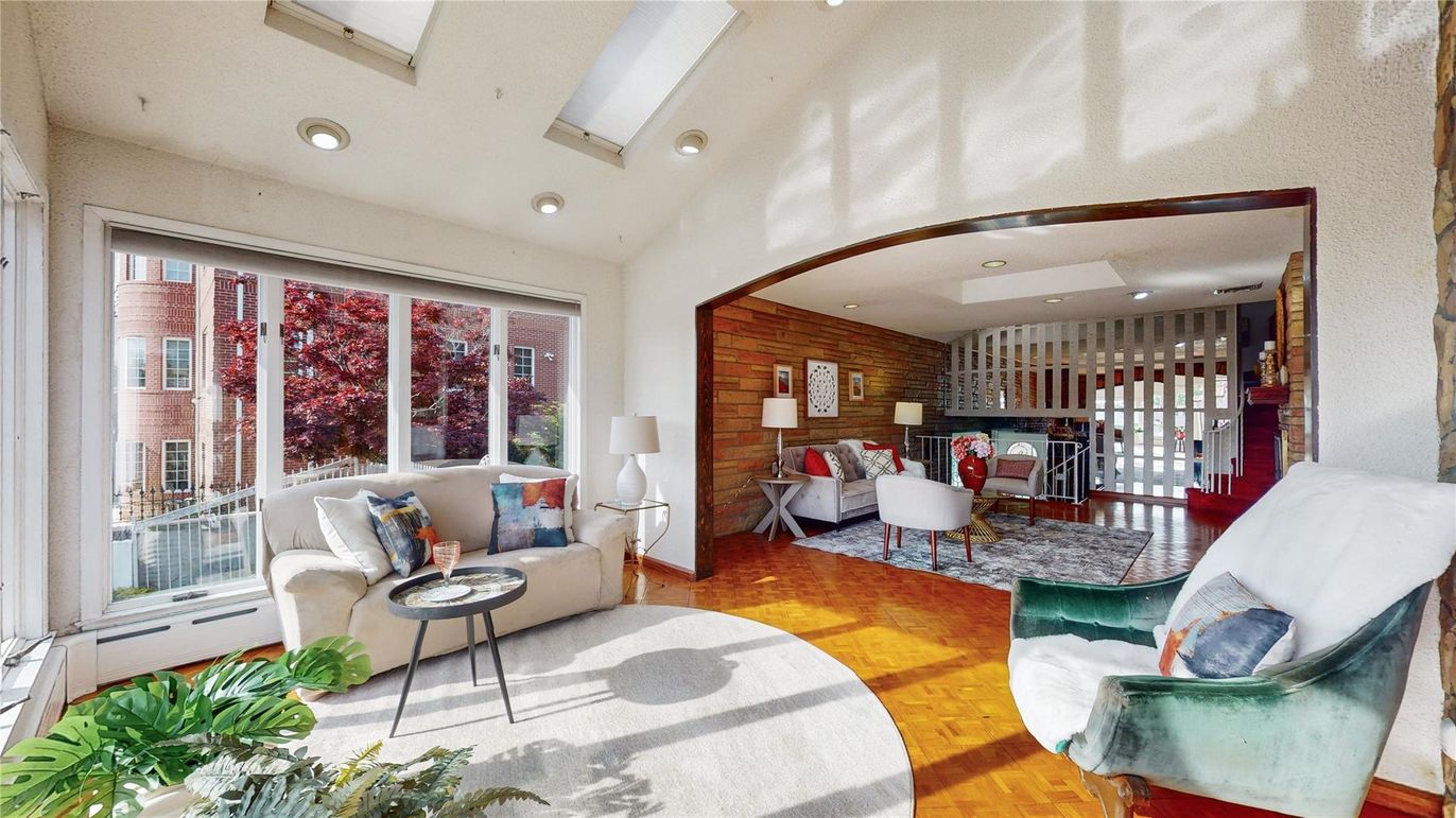 Dining room, Interior, Living room, Recessed Lighting, Wood Texture Flooring, Wooden Walls