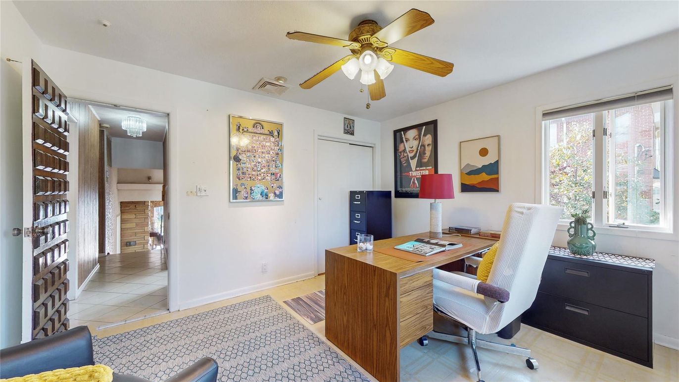 Home Office, Interior