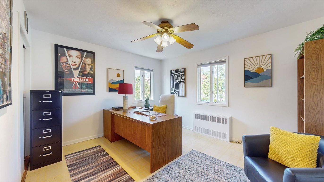 Home Office, Interior