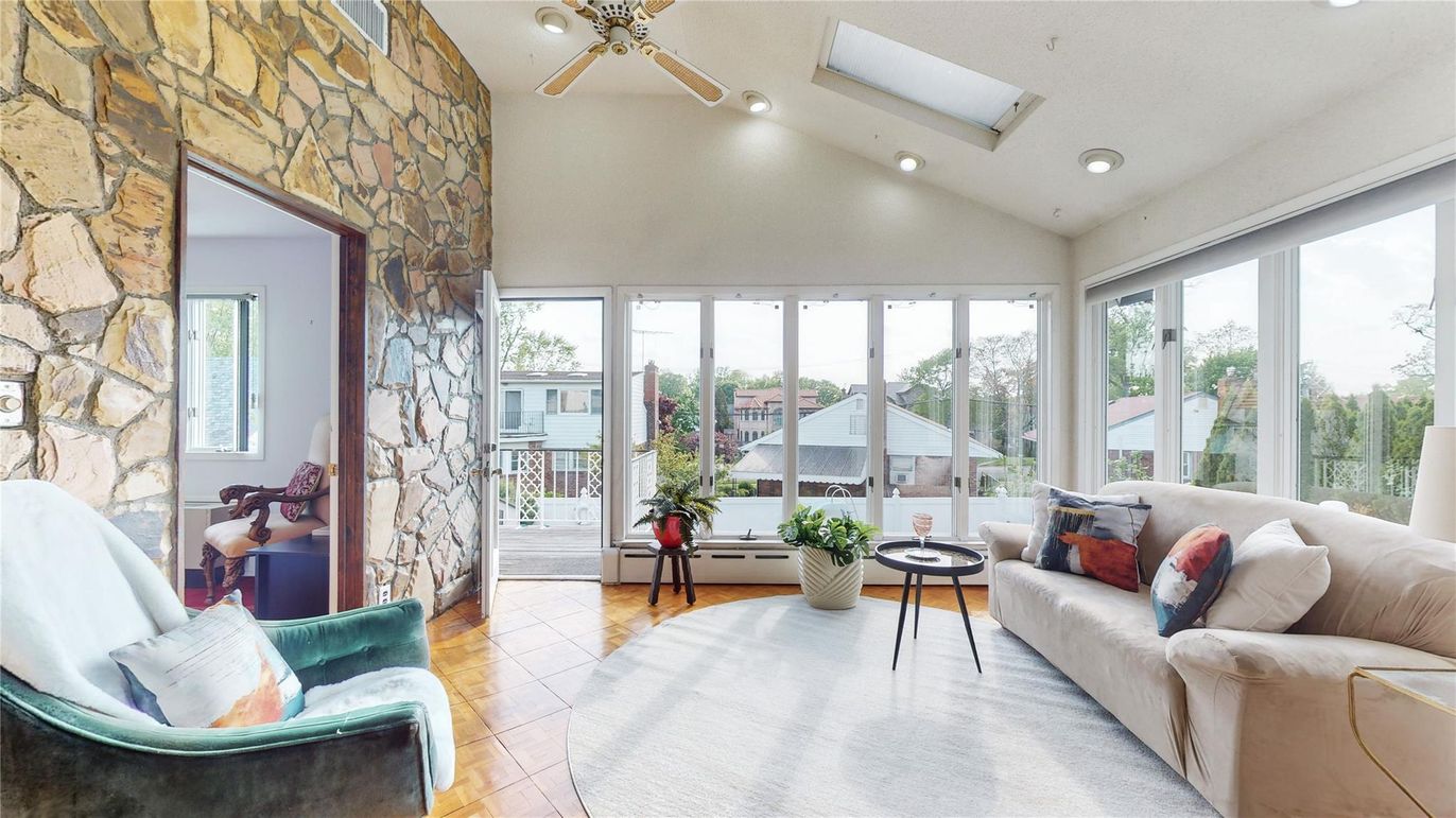 Interior, Living room, Recessed Lighting, Stone Walls, Sun Room
