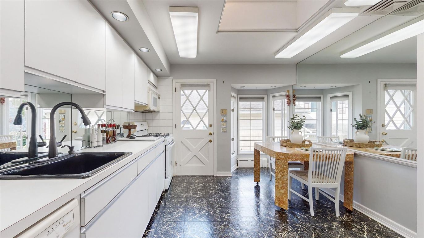 Dining room, Interior, Kitchen, Recessed Lighting