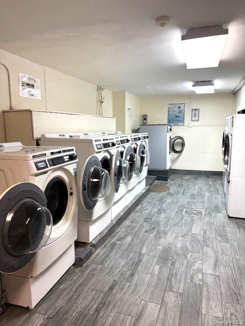Interior, Washer, Wood Texture Flooring