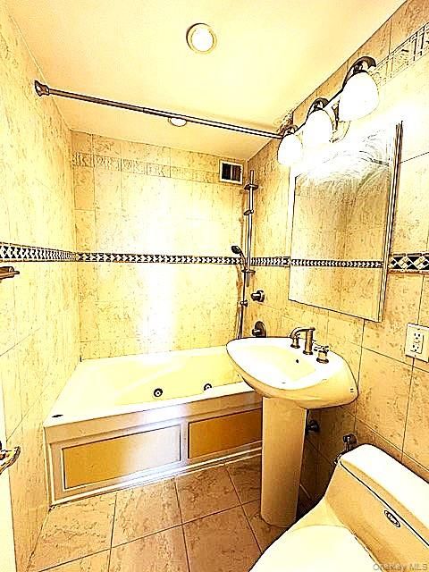 Bathroom, Interior, Recessed Lighting