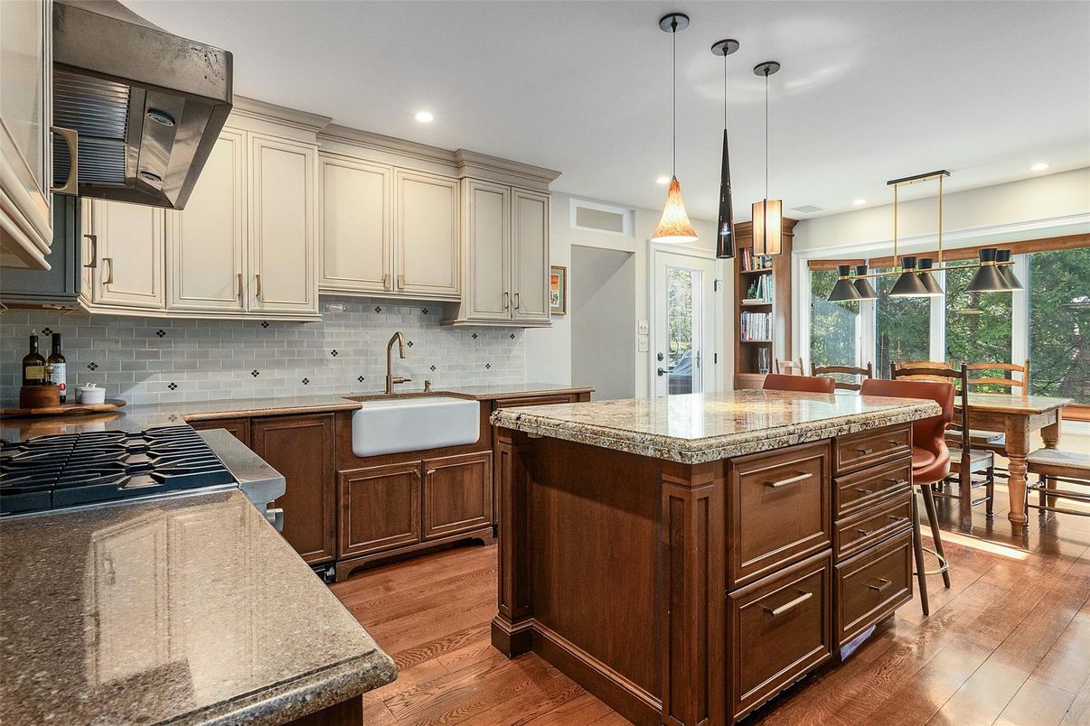 Dining room, Interior, Kitchen, Pendant Lights, Recessed Lighting, Wood Texture Flooring