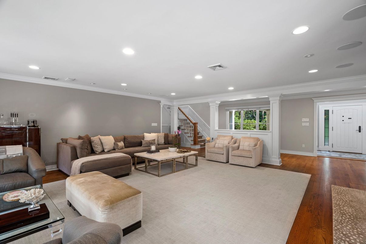 Interior, Living room, Recessed Lighting, Wood Texture Flooring