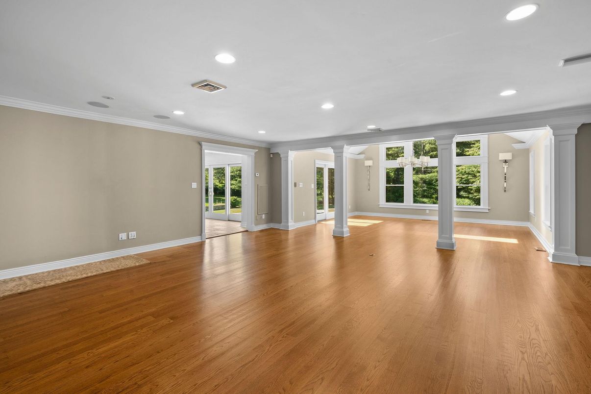 Empty room, Interior, Recessed Lighting, Wood Texture Flooring