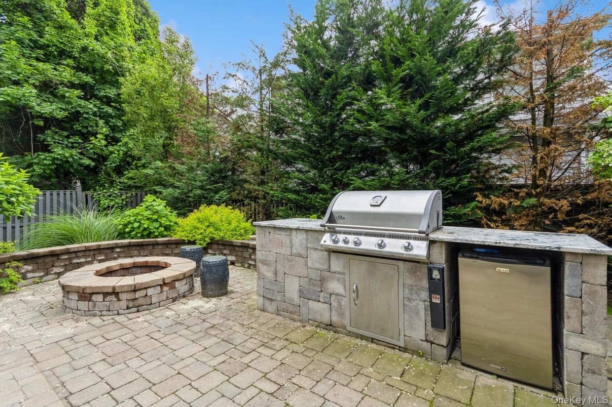 Exterior, Outdoor Kitchen