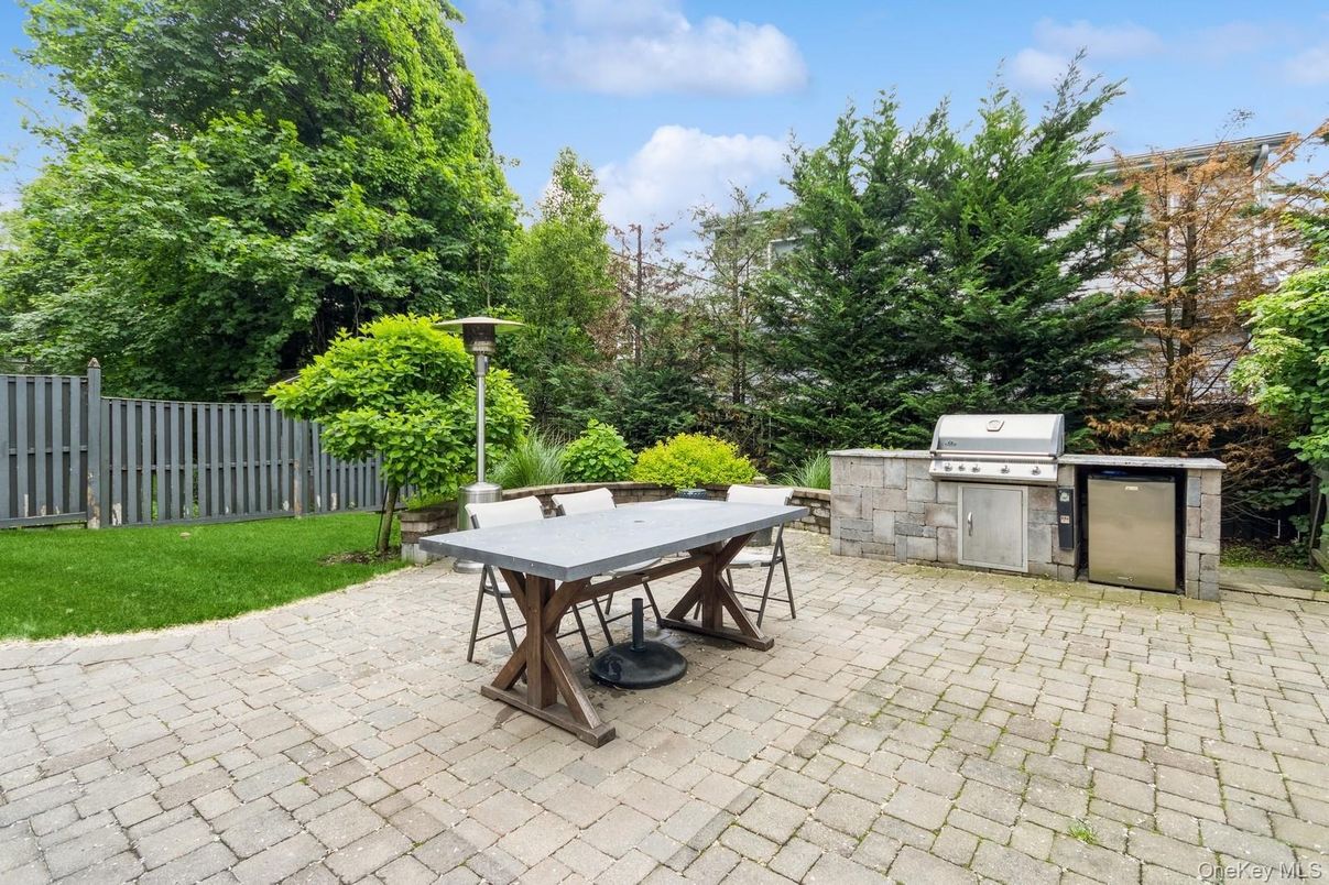 Exterior, Outdoor Kitchen