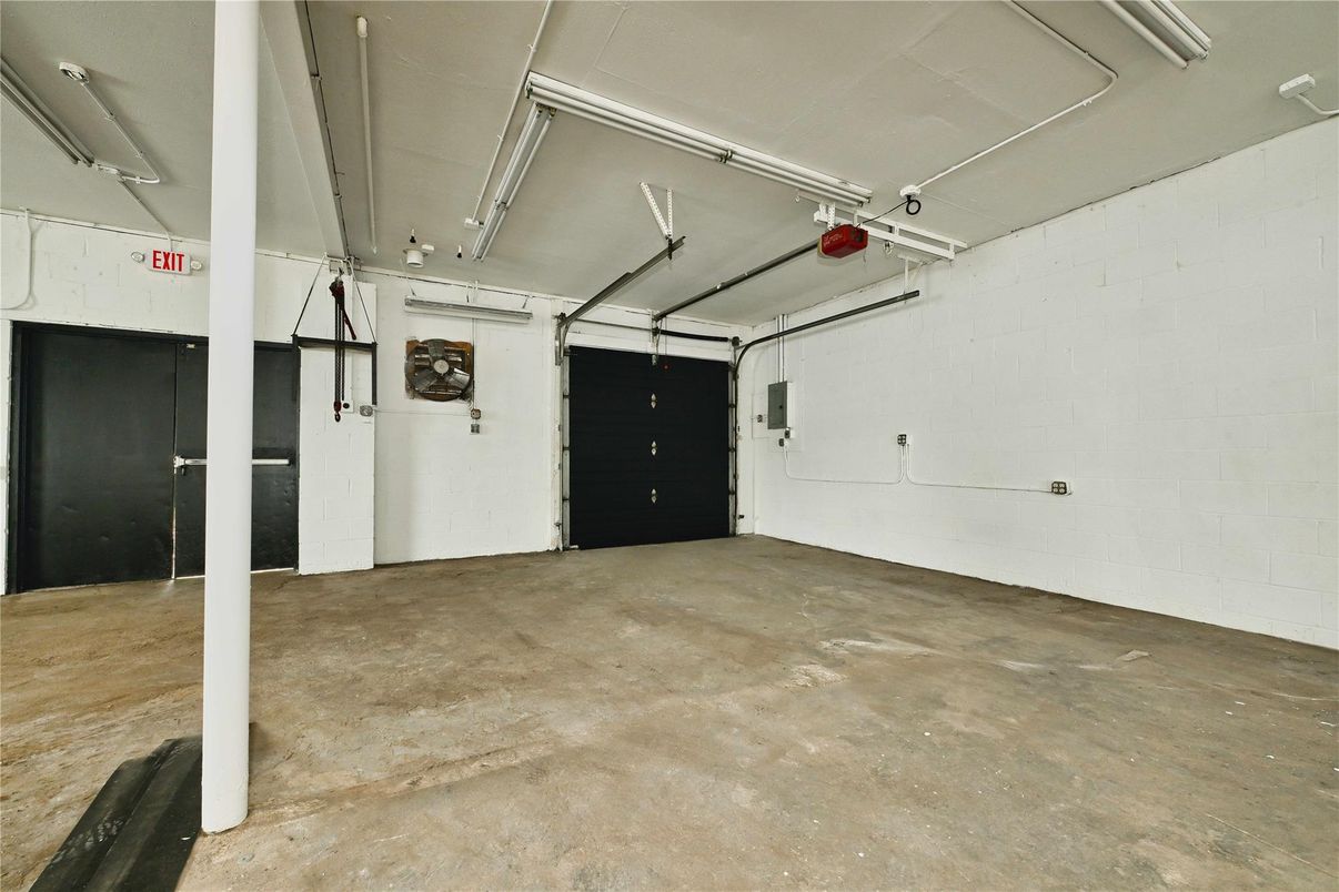 Garage, Interior