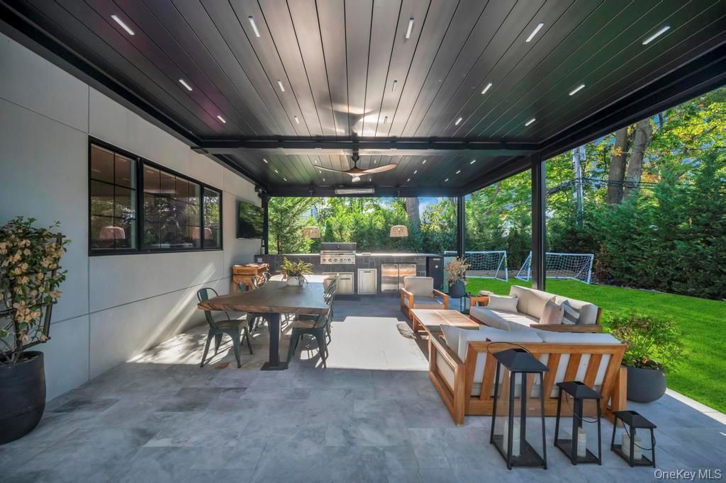 Exterior, Outdoor Kitchen