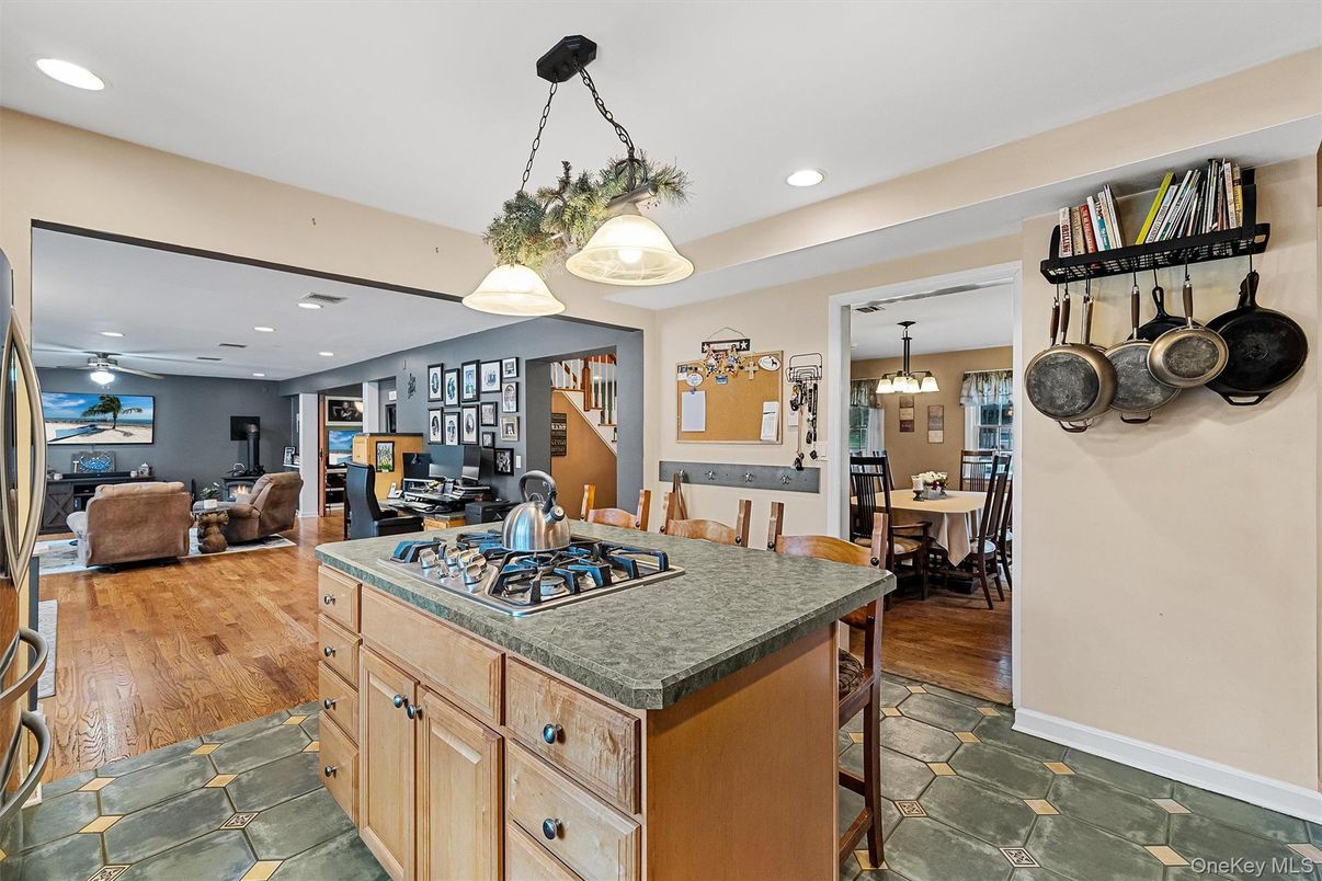 Dining room, Interior, Kitchen, Living room, Pendant Lights, Recessed Lighting, Wood Texture Flooring