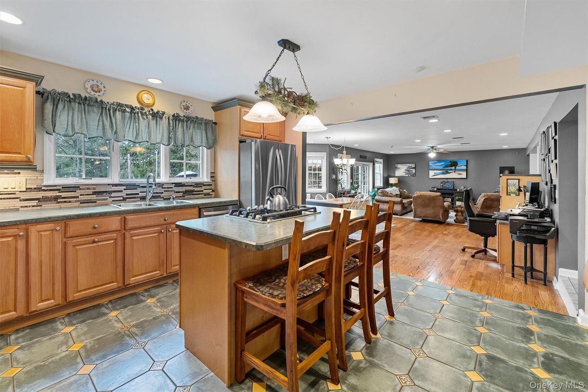 Interior, Kitchen, Living room, Pendant Lights, Recessed Lighting, Stainless Steel Appliances, Wood Texture Flooring
