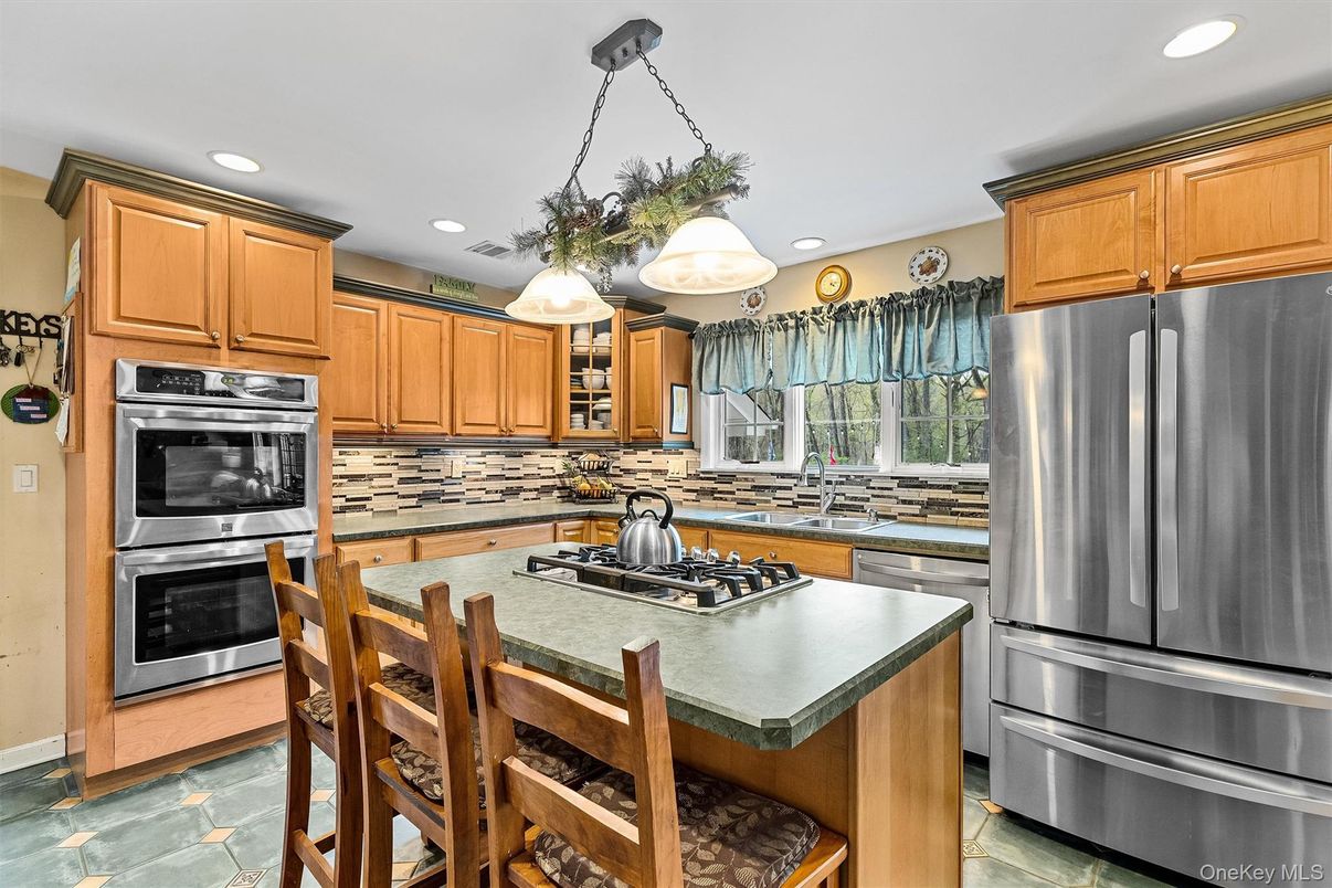 Interior, Kitchen, Pendant Lights, Recessed Lighting, Stainless Steel Appliances