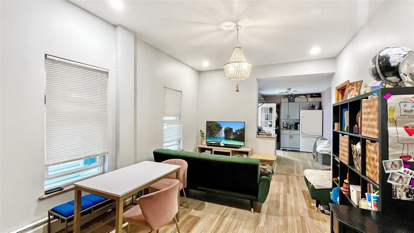 Chandelier, Dining room, Interior, Recessed Lighting, Wood Texture Flooring