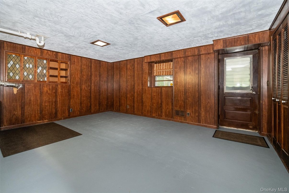 Empty room, Interior, Recessed Lighting, Wooden Walls