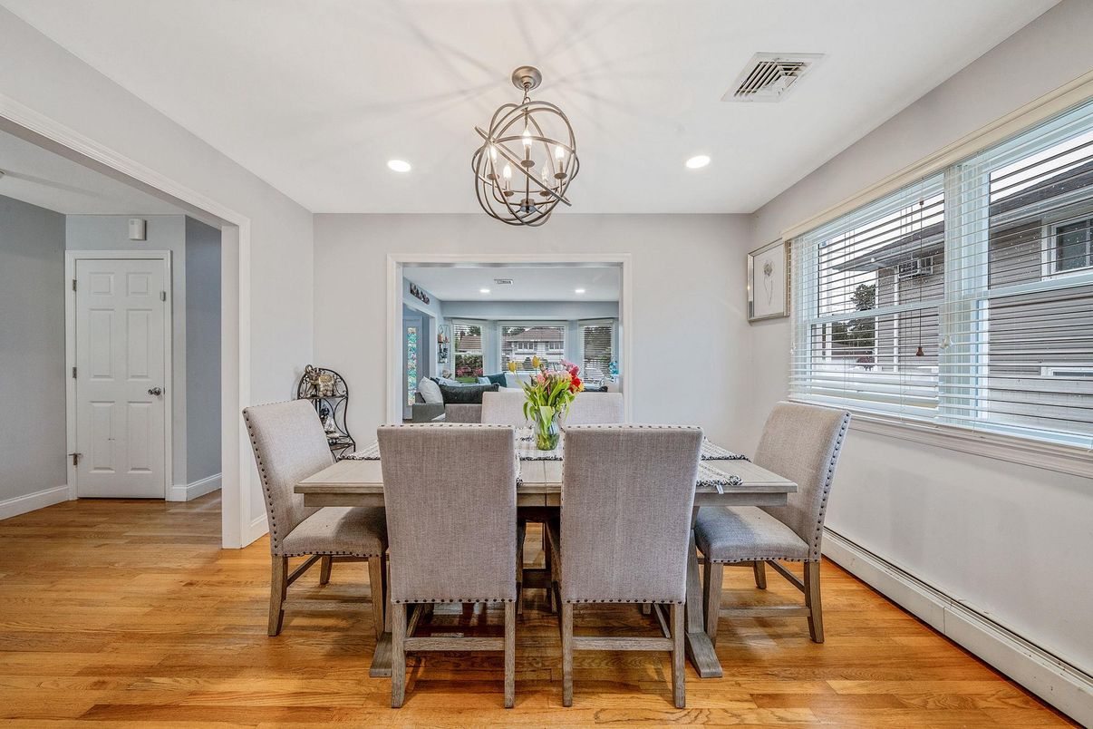 Chandelier, Dining room, Interior, Recessed Lighting, Wood Texture Flooring