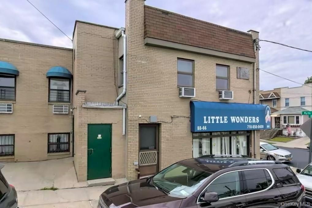 Exterior, Facade, Brick Facade, Rowhouse